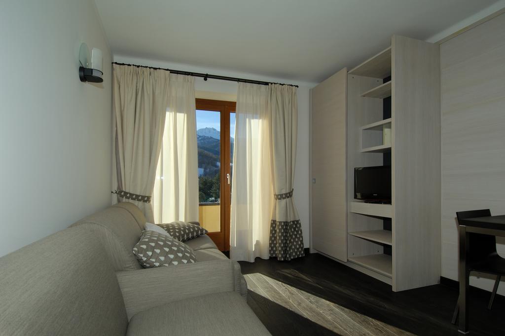 Hotel Bucaneve Bardonecchia Oda fotoğraf